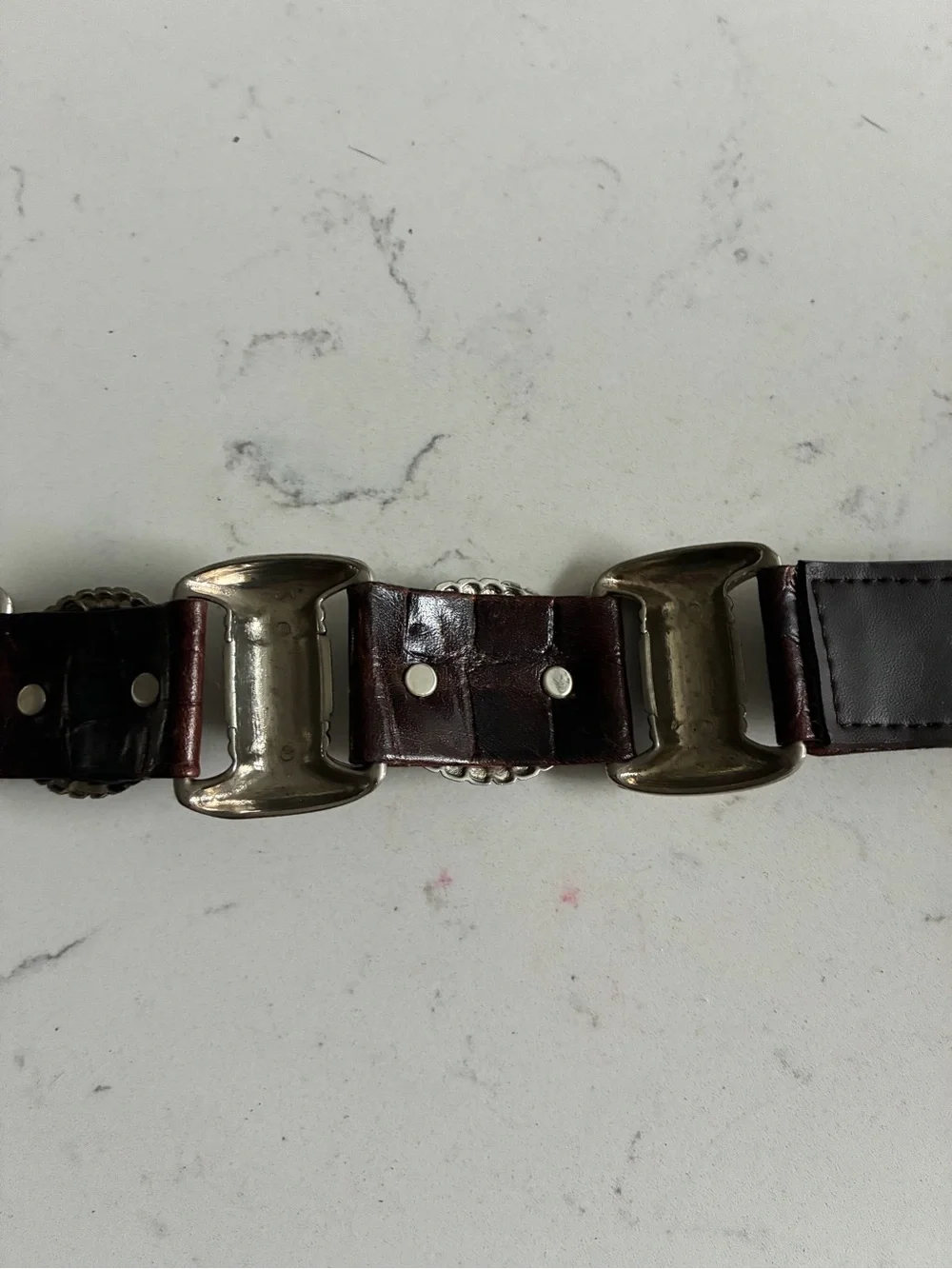 Women’s Brown Leather captiva Belt with Silver Accents